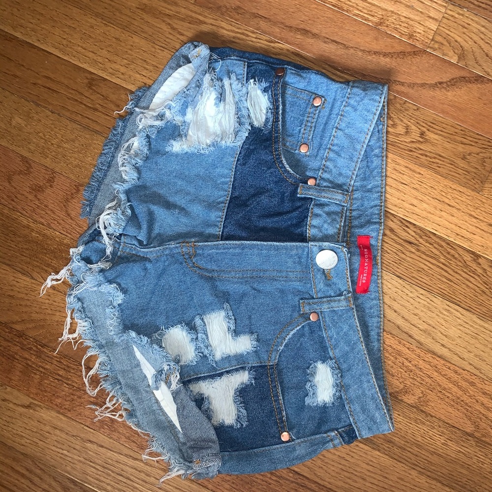 Cute patch jean shorts!